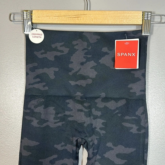 SPANX Black Camo Cropped Lamn Leggings Size Small NWT - Picture 5 of 7